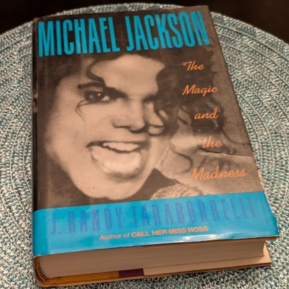 O2 1991 MICHAEL JACKSON The Magic and the Madness Book